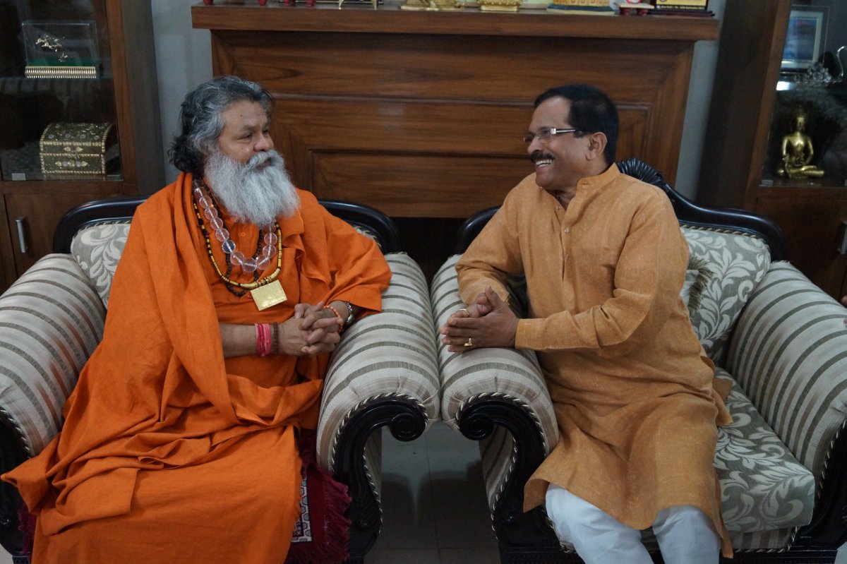 Vishwaguruji with the Minister of AYUSH