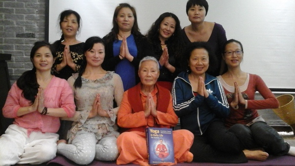 Sadhvi Daya Mata brings Yoga in Daily Life to China