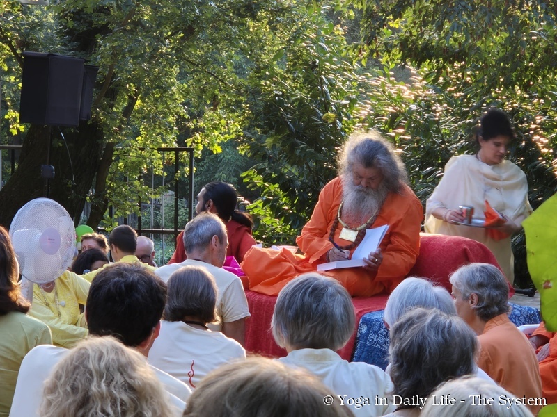 Official book launch of Vishwaguruji’s autobiography