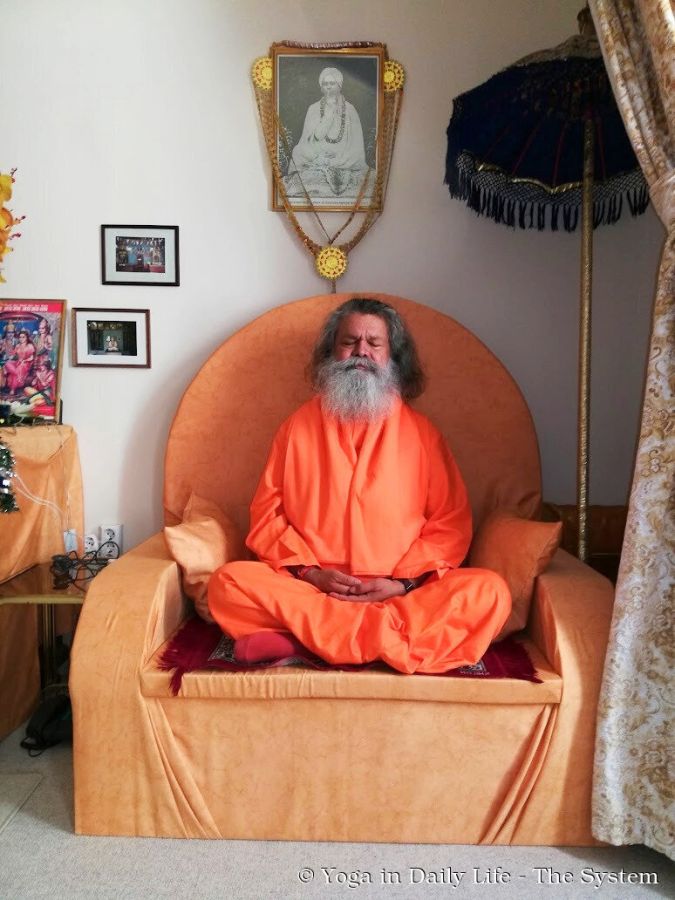 3.2. vishwaguruji vienna mahaprabhuji ashram 2014.png wm