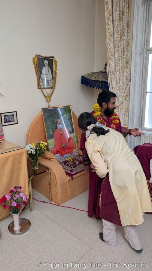4.1. mm s avatar puriji mahaprabhuji ashram vienna mala wm
