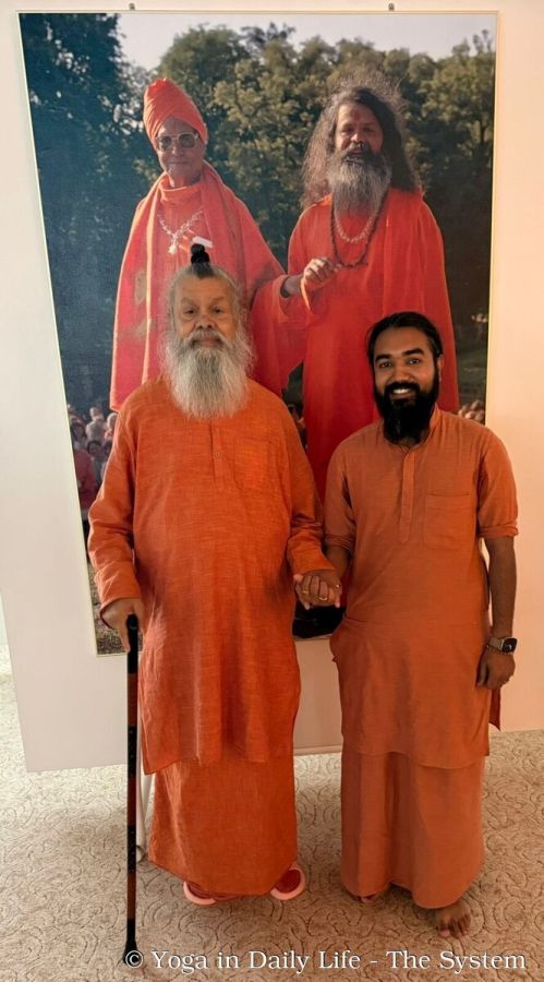 7.1. vishwaguruji mm s avatar puriji holy guruji ashram wm