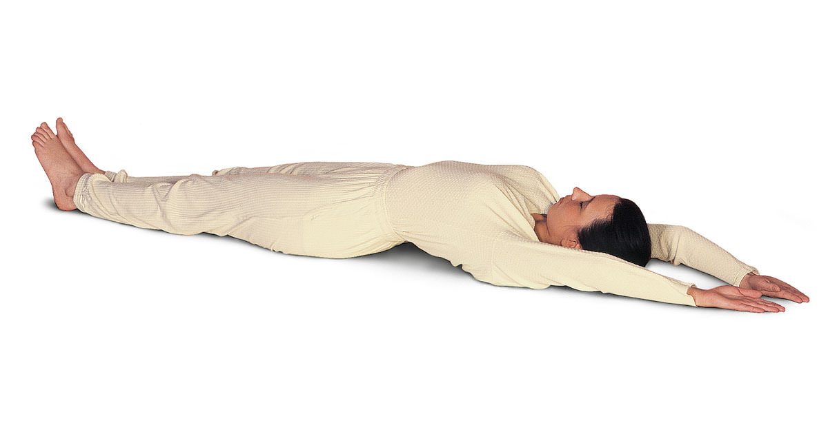 Exercice respiratoire avec les bras tendus