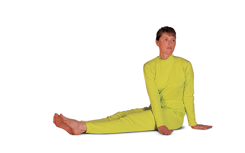 How to Do Vakrasana? Get the benefits of doing Vakrasana (Seated twisted  pose) - all about yoga